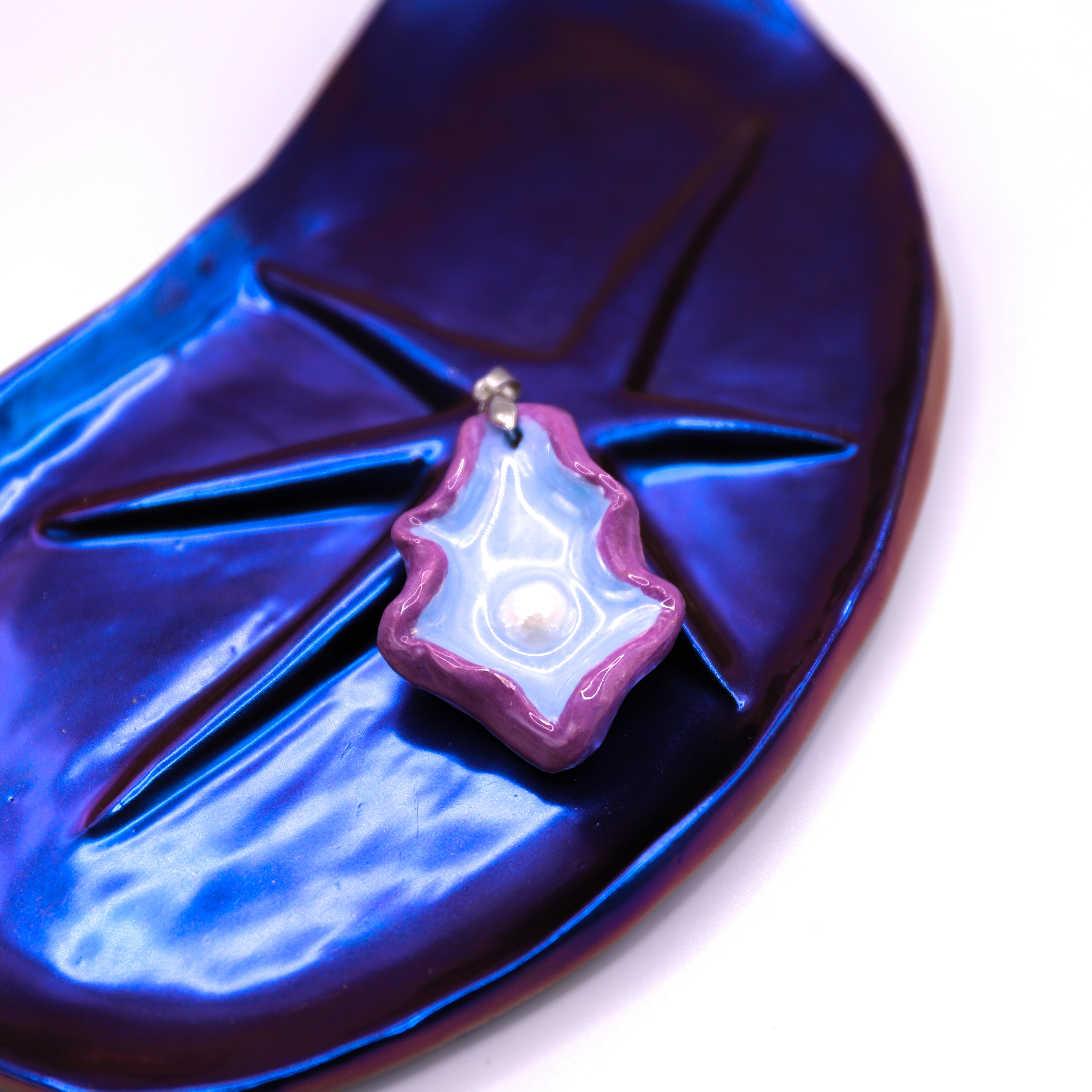 Medium Blue & Ultra Violet Oyster Ceramic Necklace