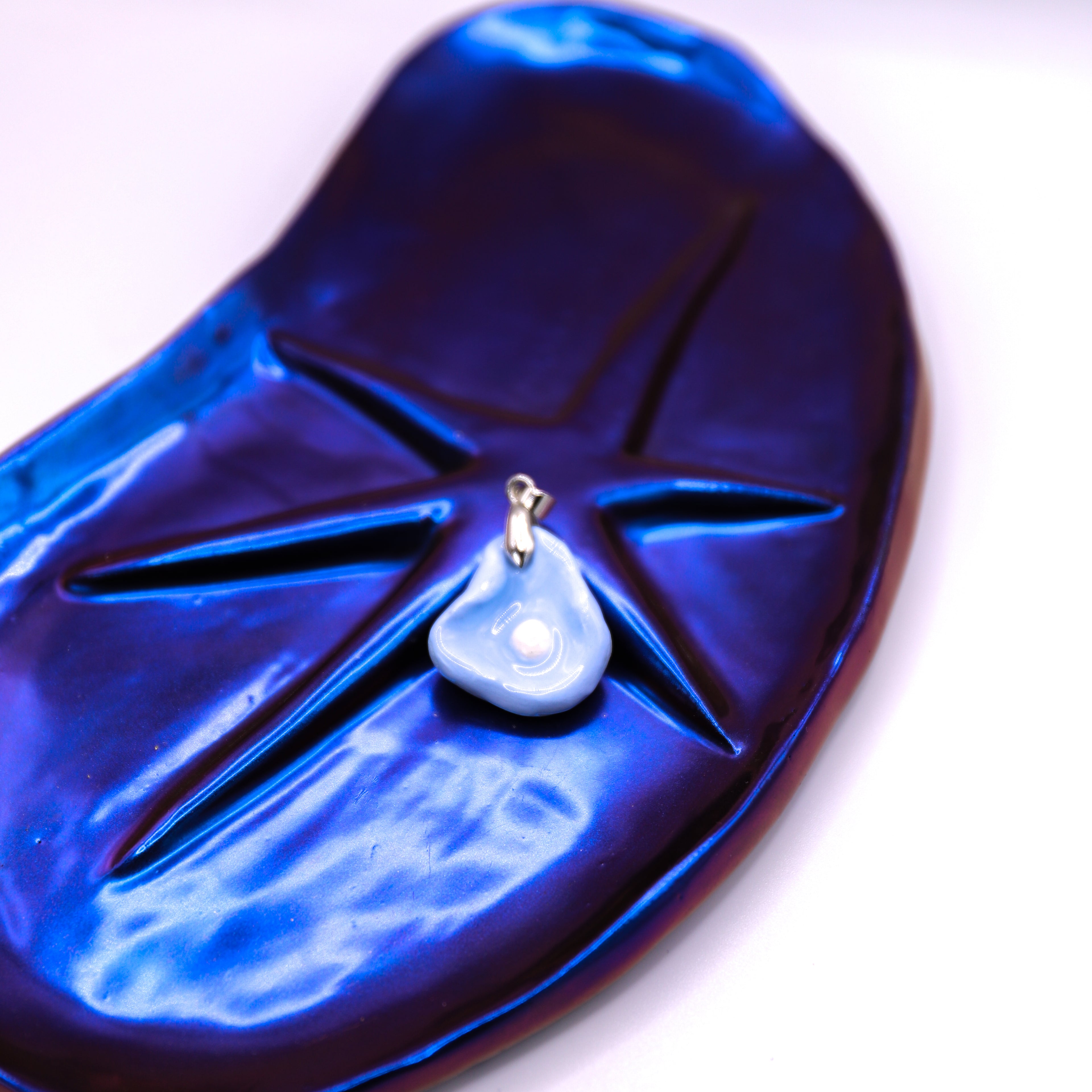 Light Blue Oyster Ceramic Necklace