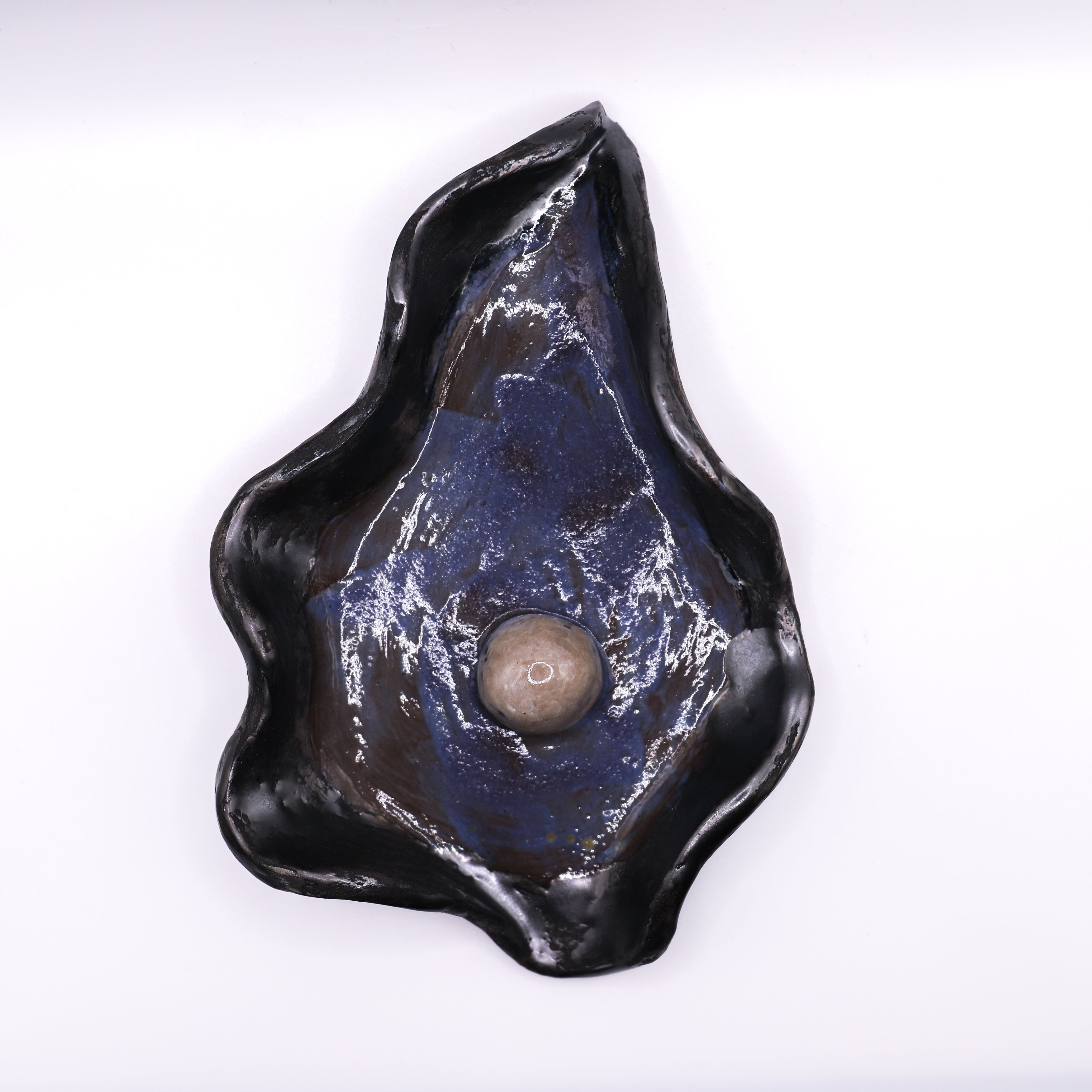 Platinum & Blue Oyster Trinket Tray (Black clay)