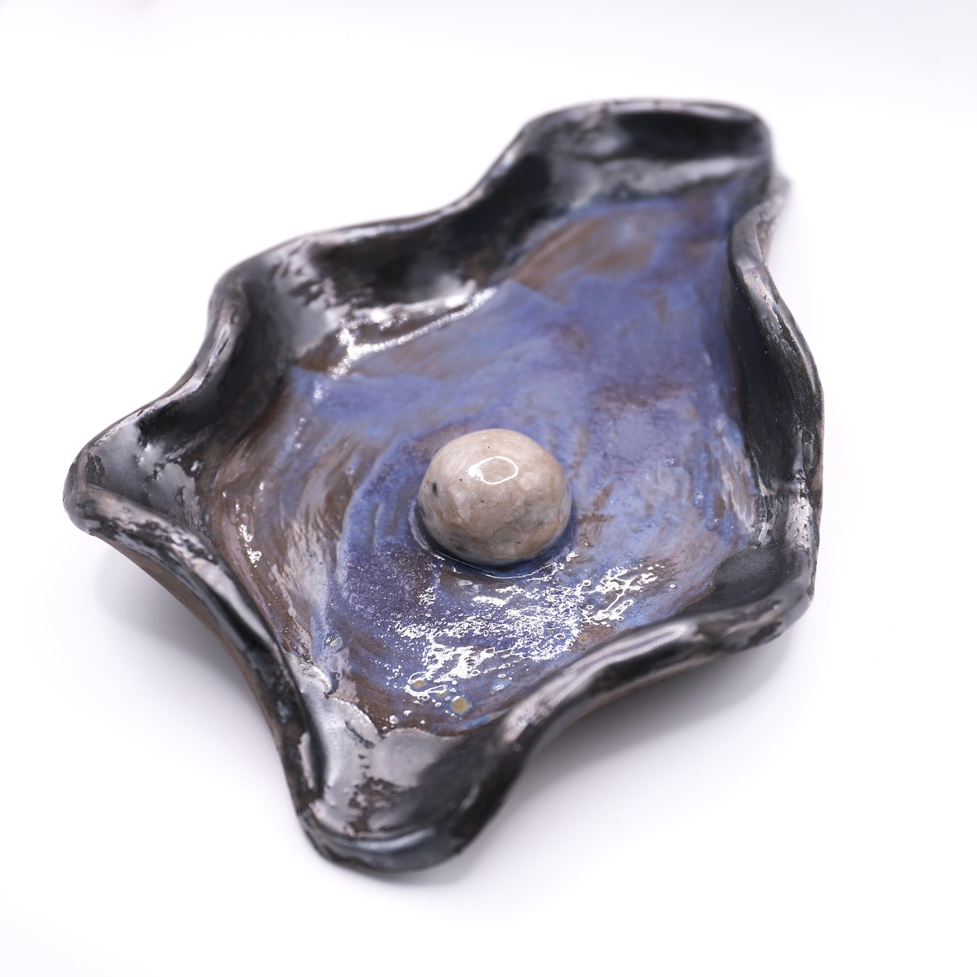 Platinum & Blue Oyster Trinket Tray (Black clay)