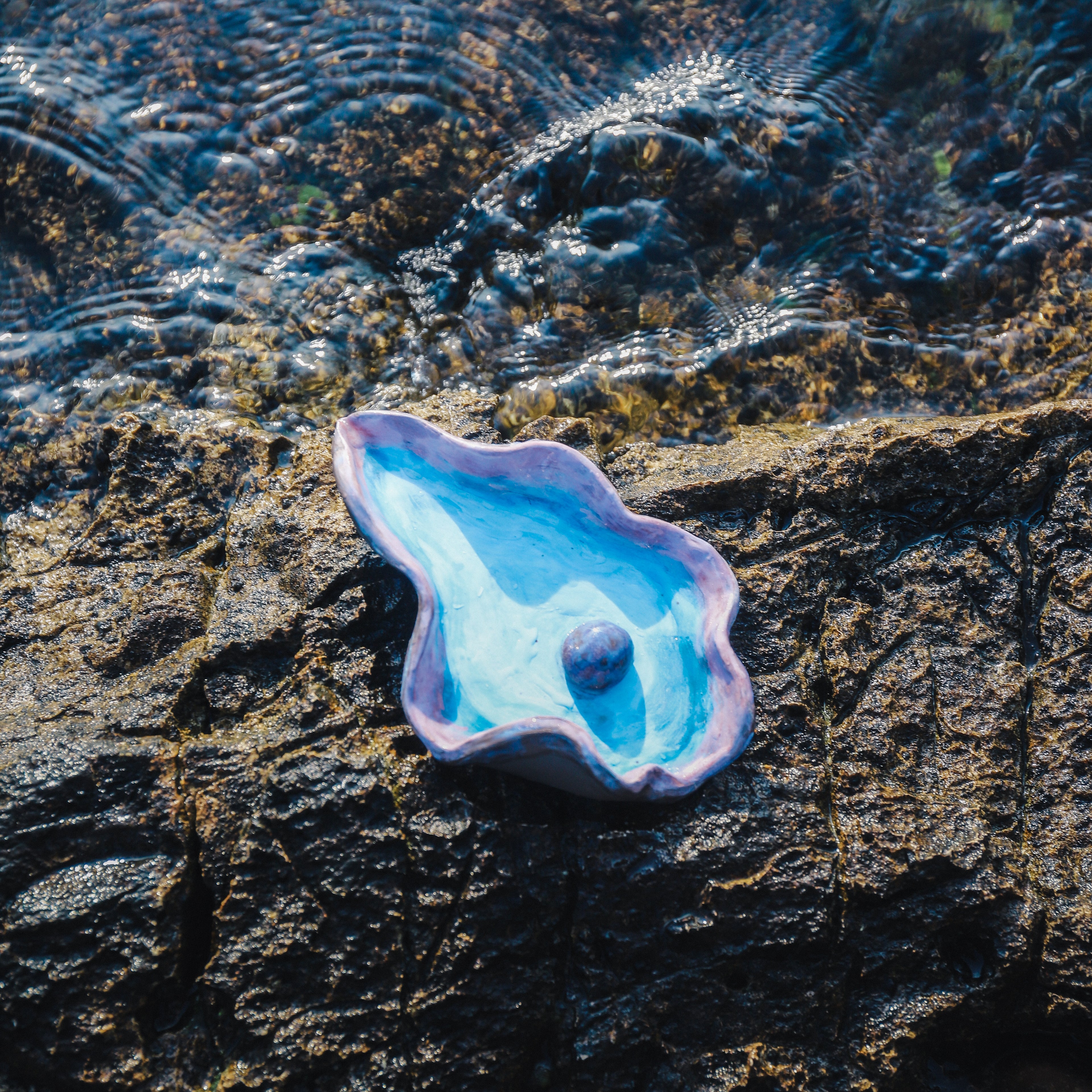 Blue & Purple Oyster Trinket Tray (Black Clay)