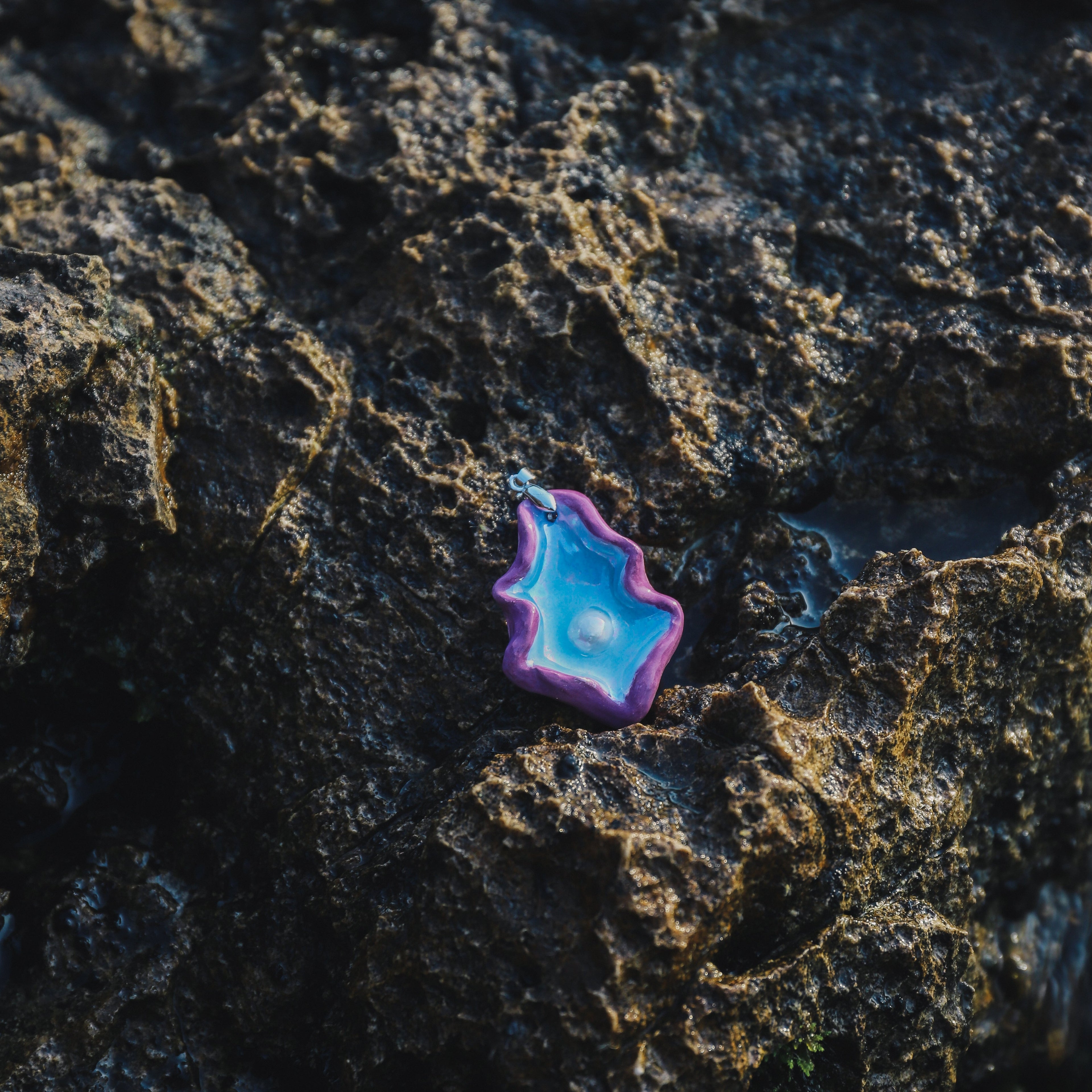 Medium Blue & Ultra Violet Oyster Ceramic Necklace