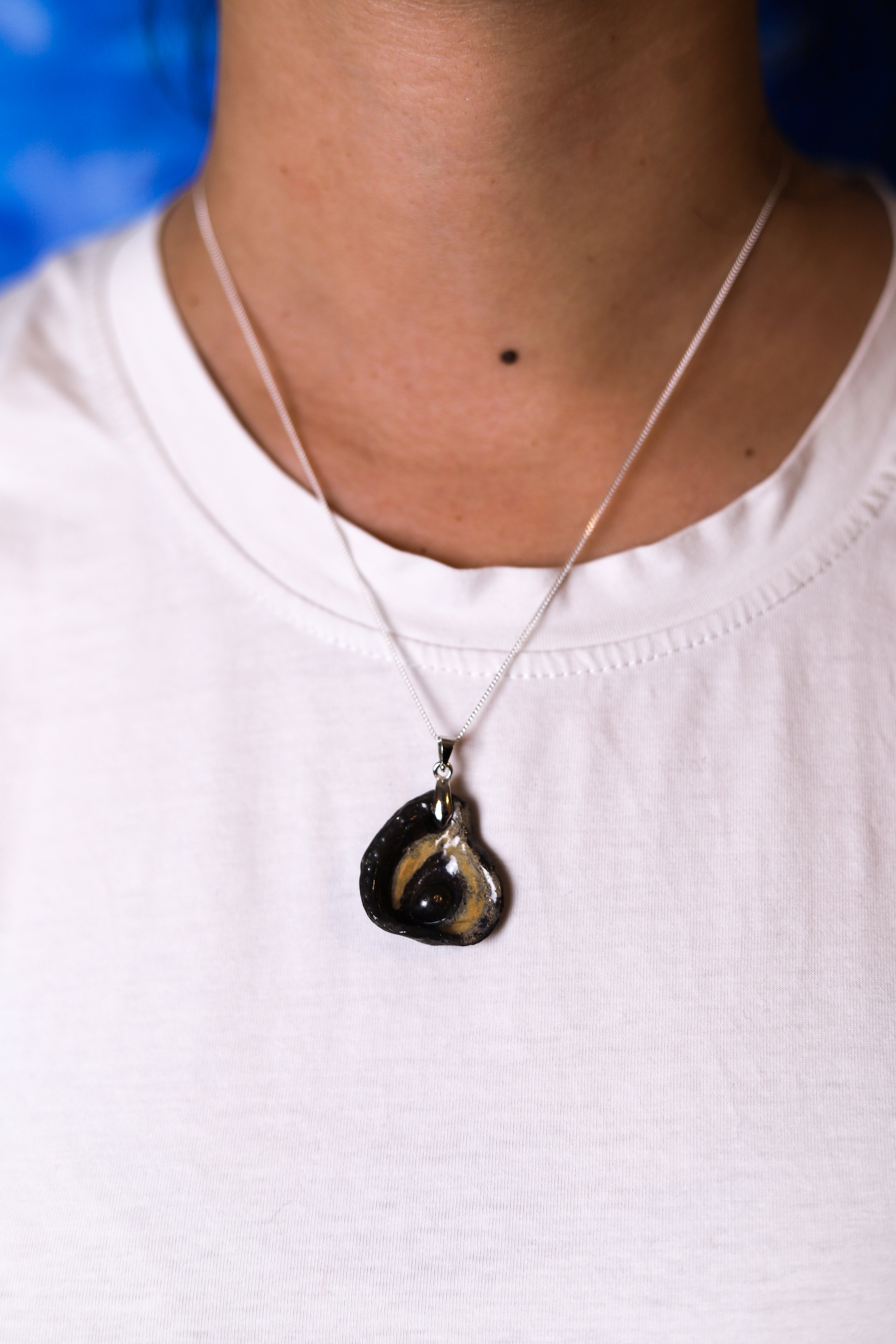 Sand Oyster Ceramic Necklace (Black Clay)
