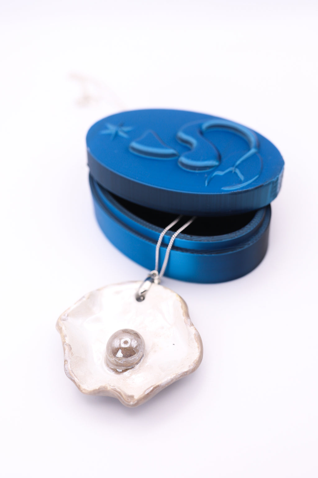White Oyster Ceramic Necklace