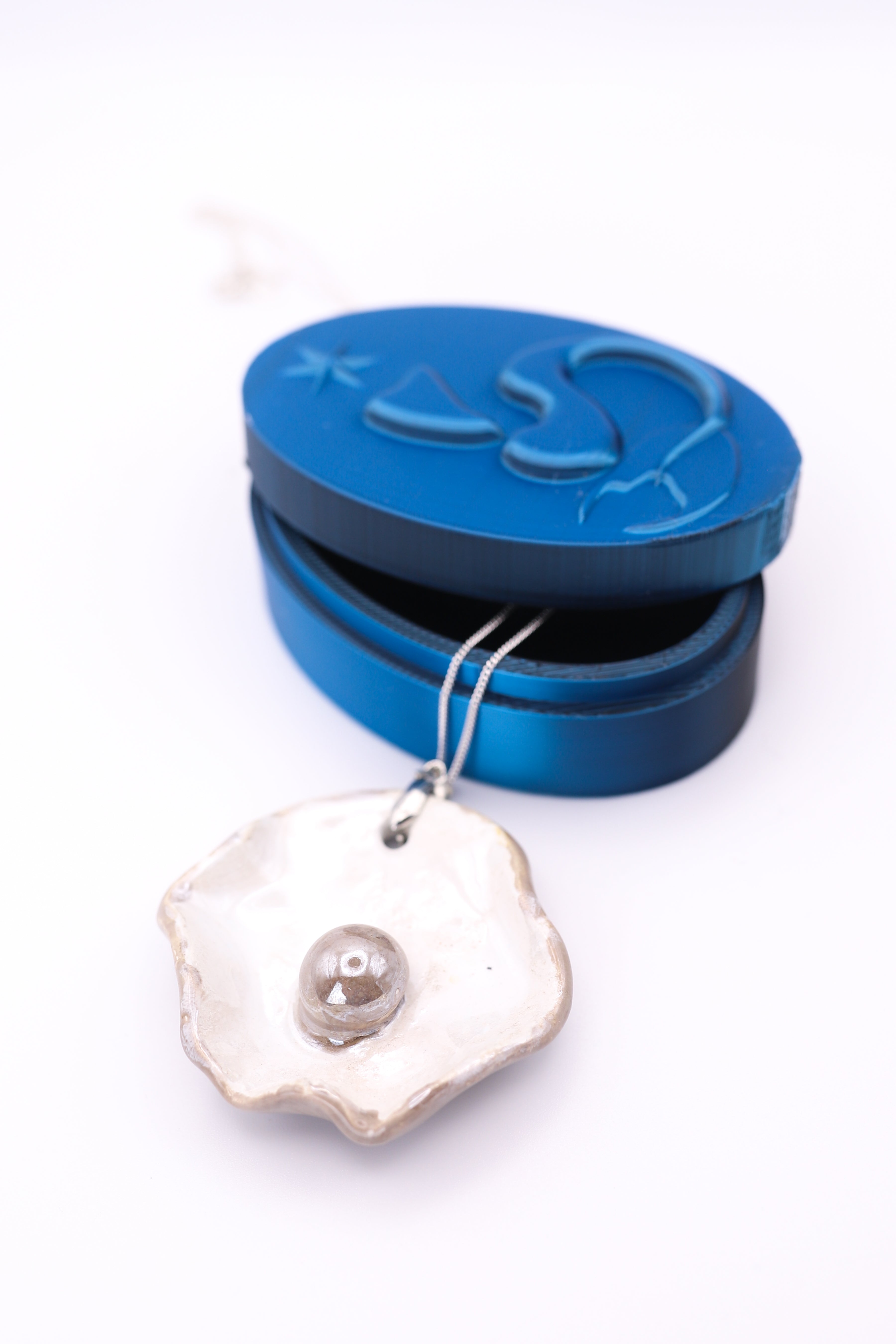 White Oyster Ceramic Necklace