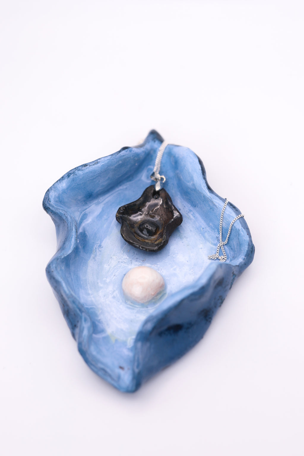 Black Oyster Ceramic Necklace (Black Clay)
