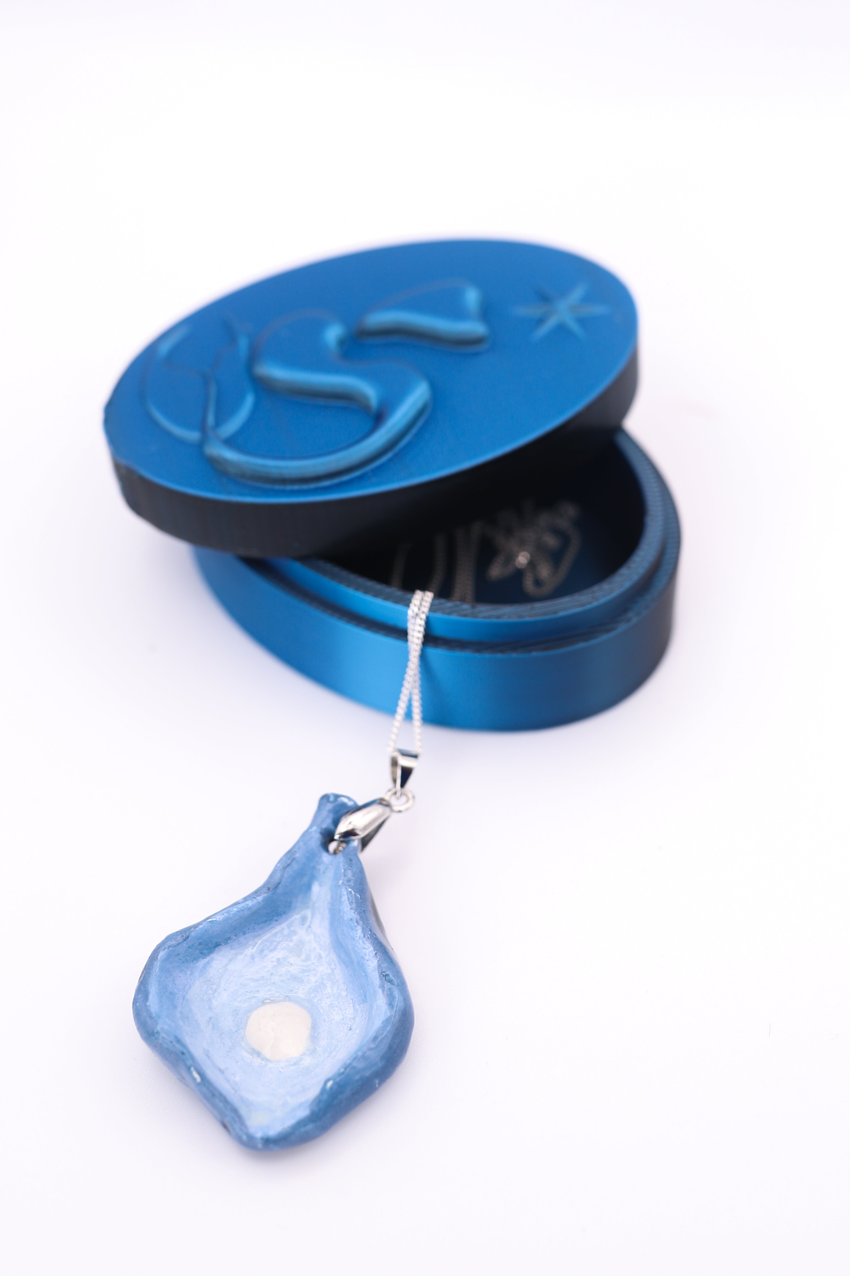 Shades of Blue Oyster Ceramic Necklace