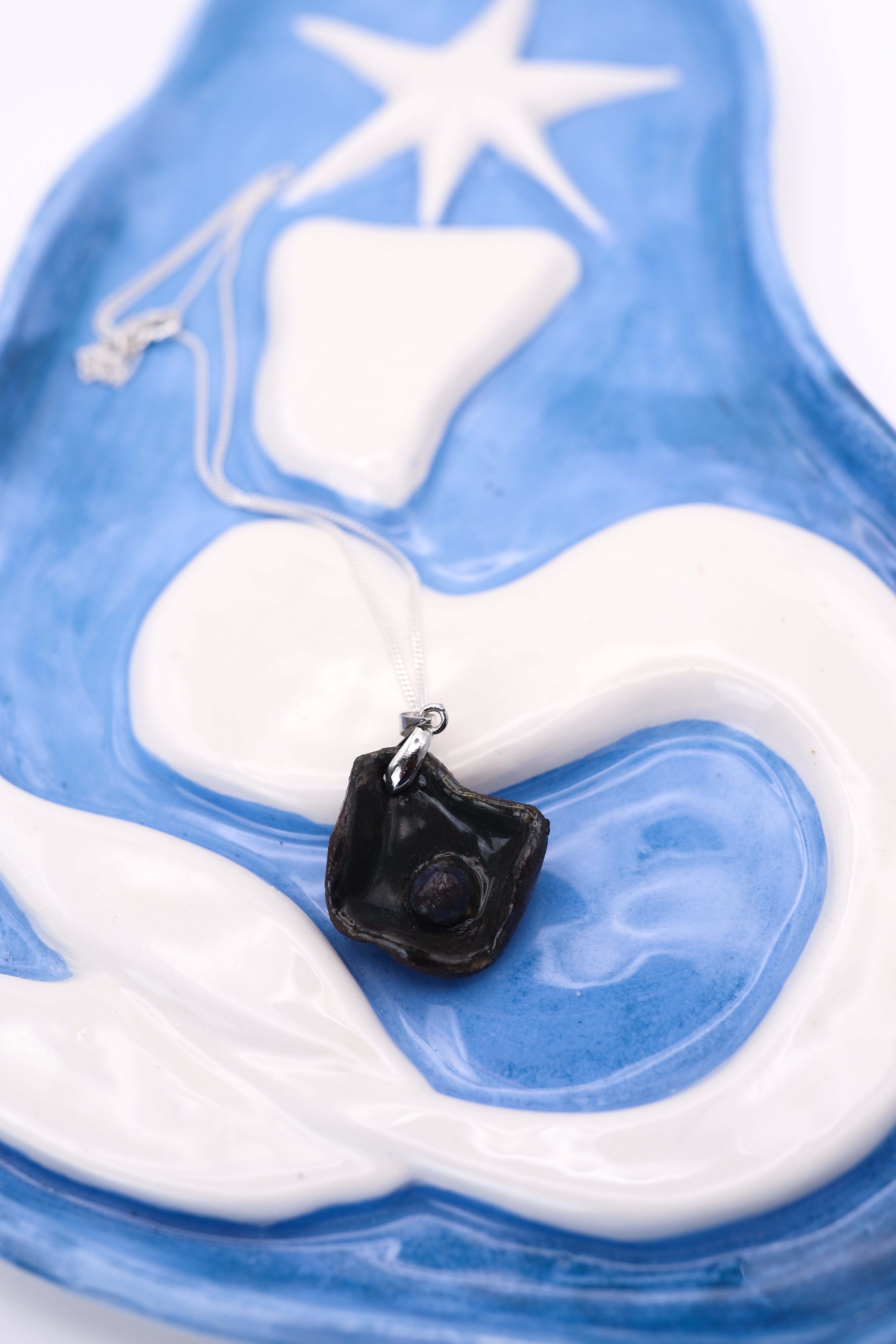 Black Oyster Ceramic Necklace (Black Clay)