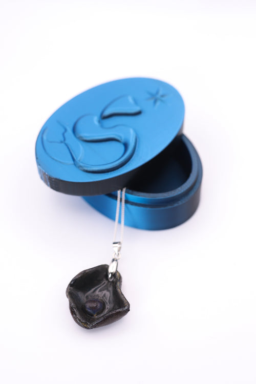 Black Oyster Ceramic Necklace (Black Clay)