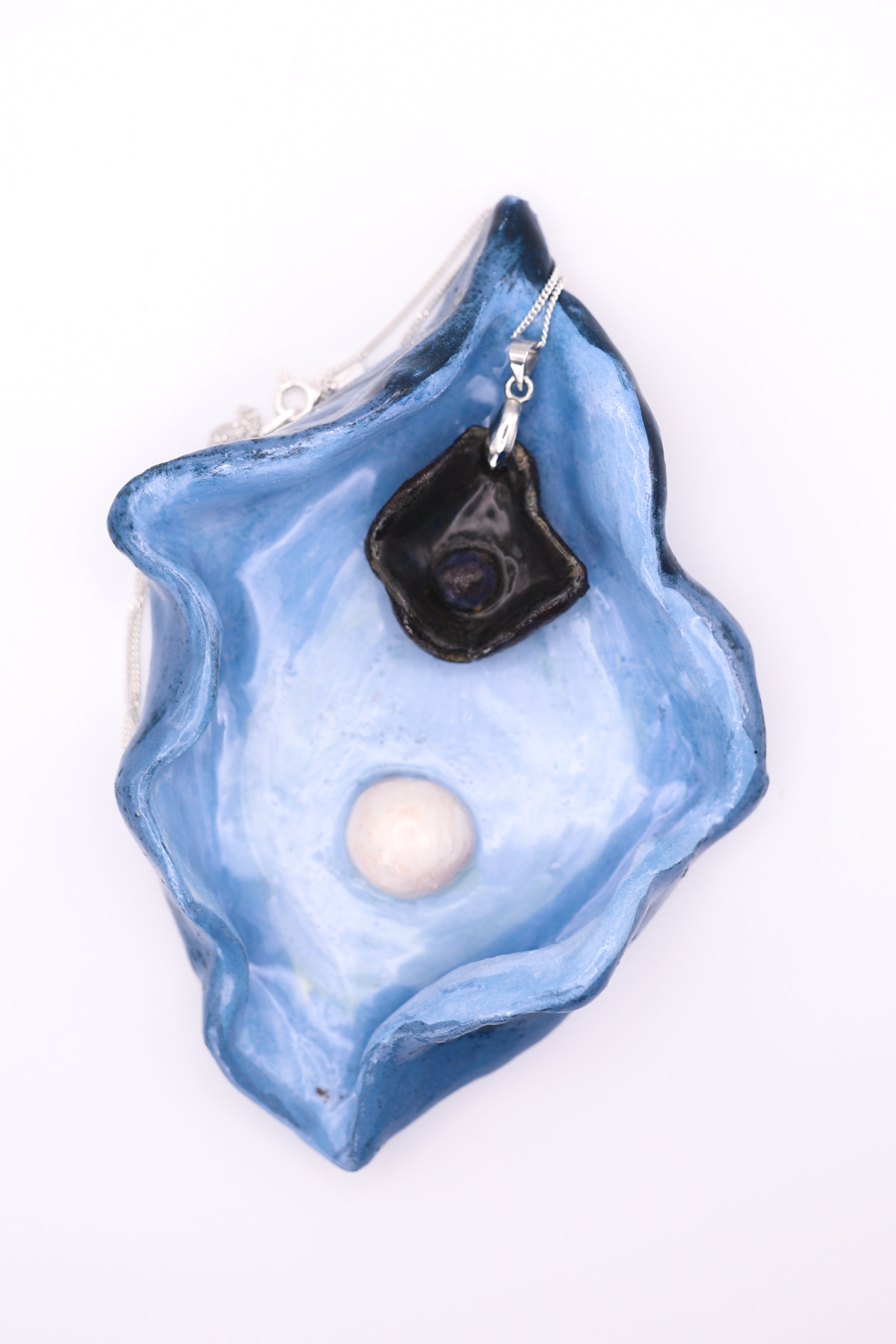 Black Oyster Ceramic Necklace (Black Clay)
