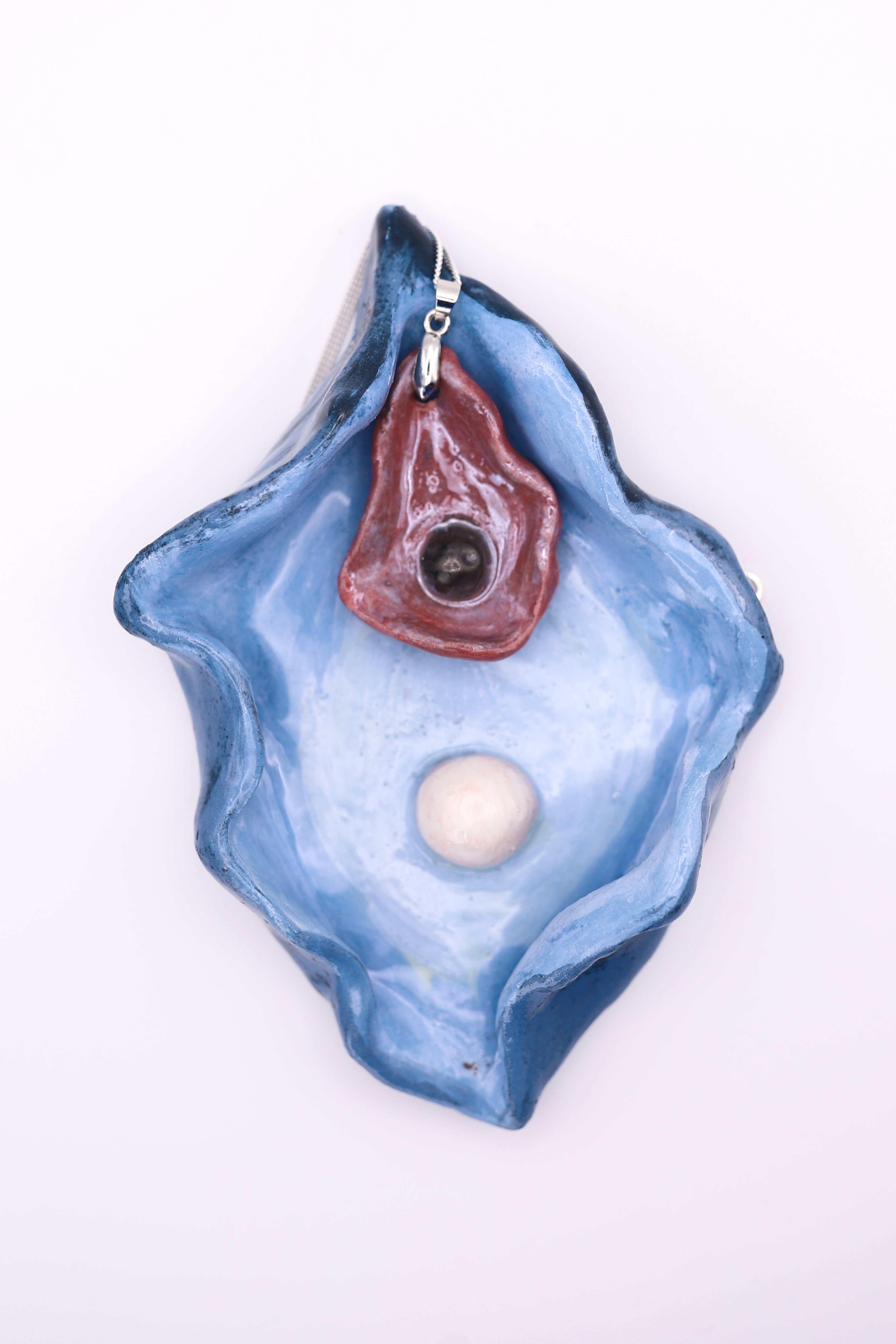 Maroon Oyster Ceramic Necklace (Black Clay)