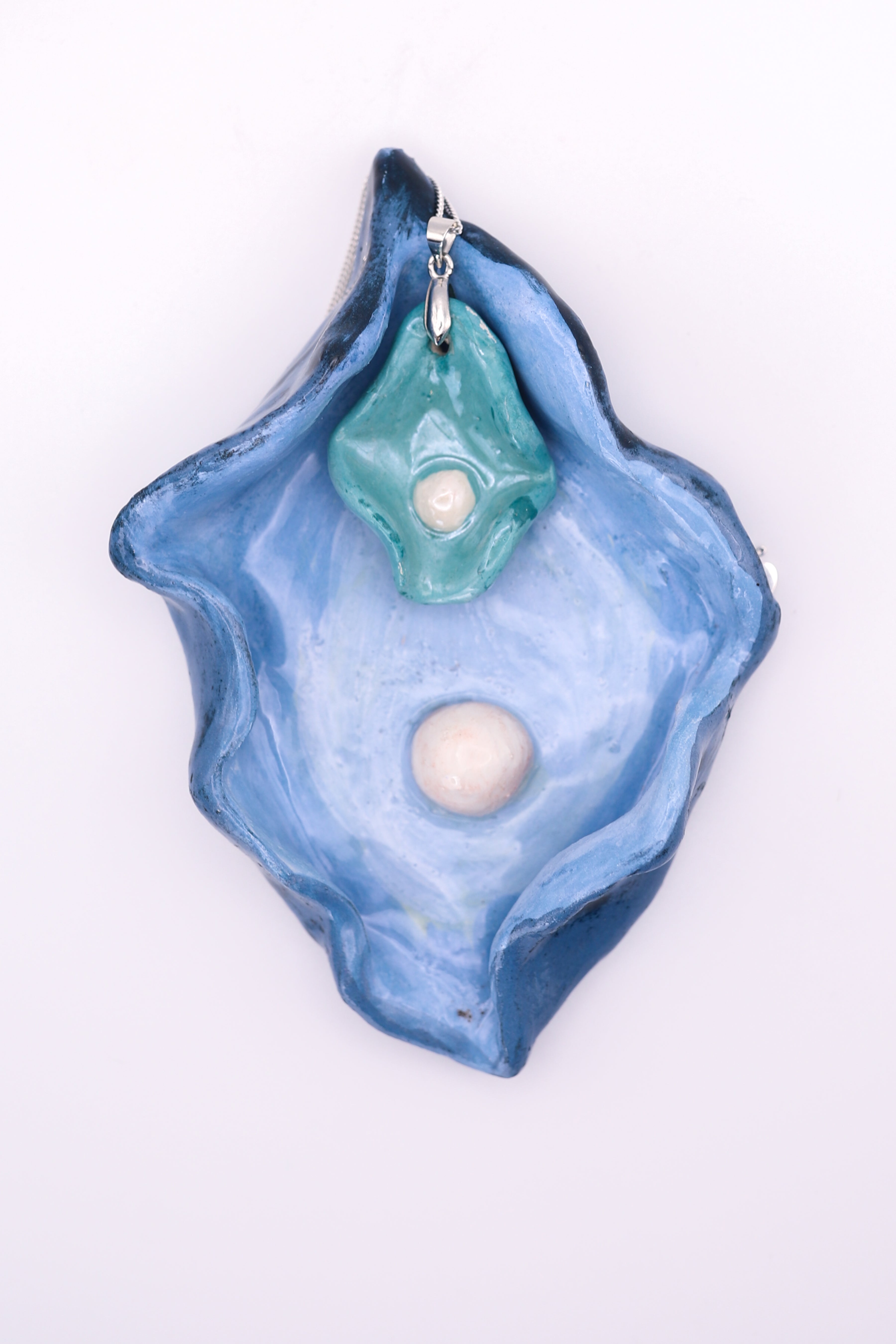 Green Oyster Ceramic Necklace