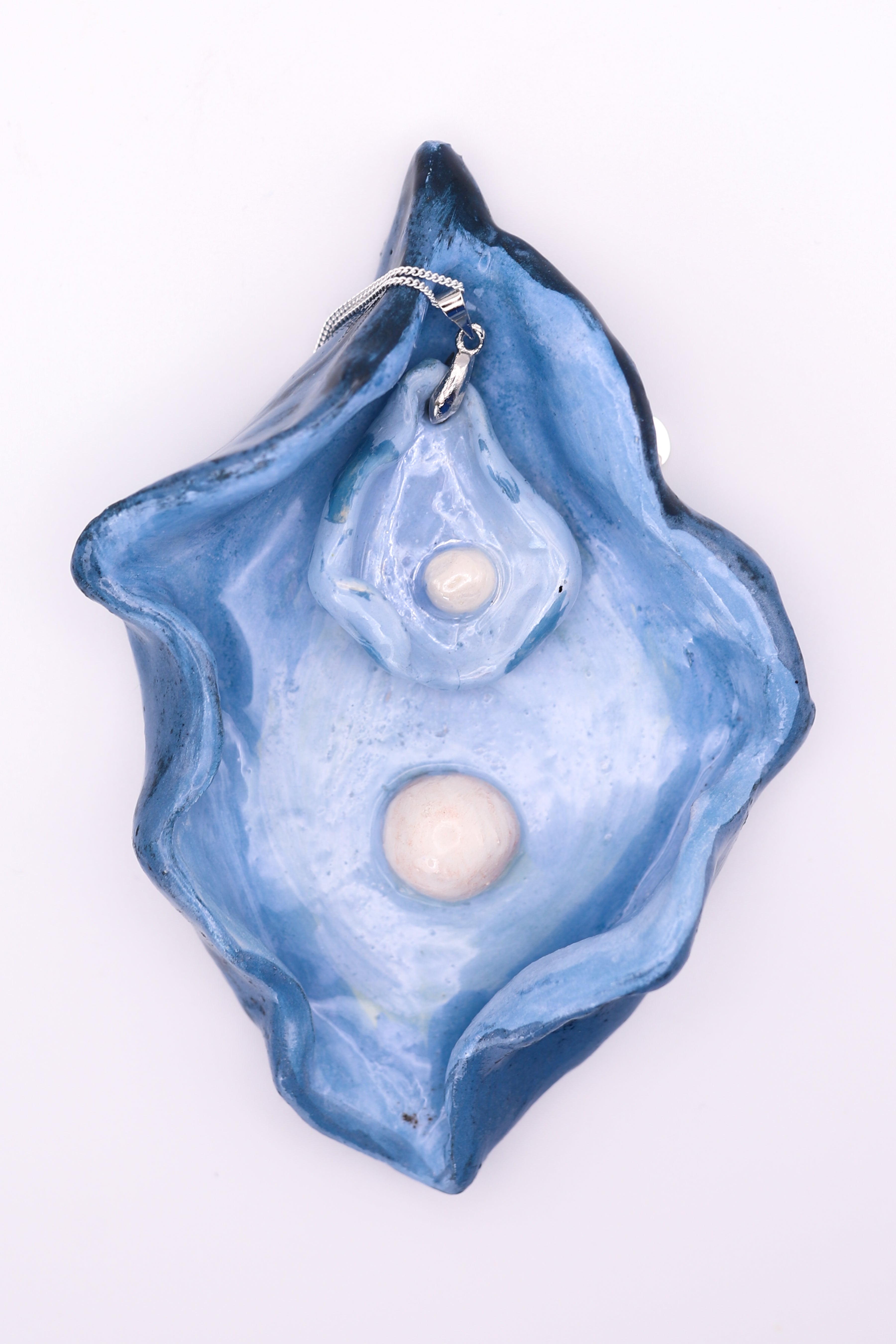 Light Blue Oyster Ceramic Necklace