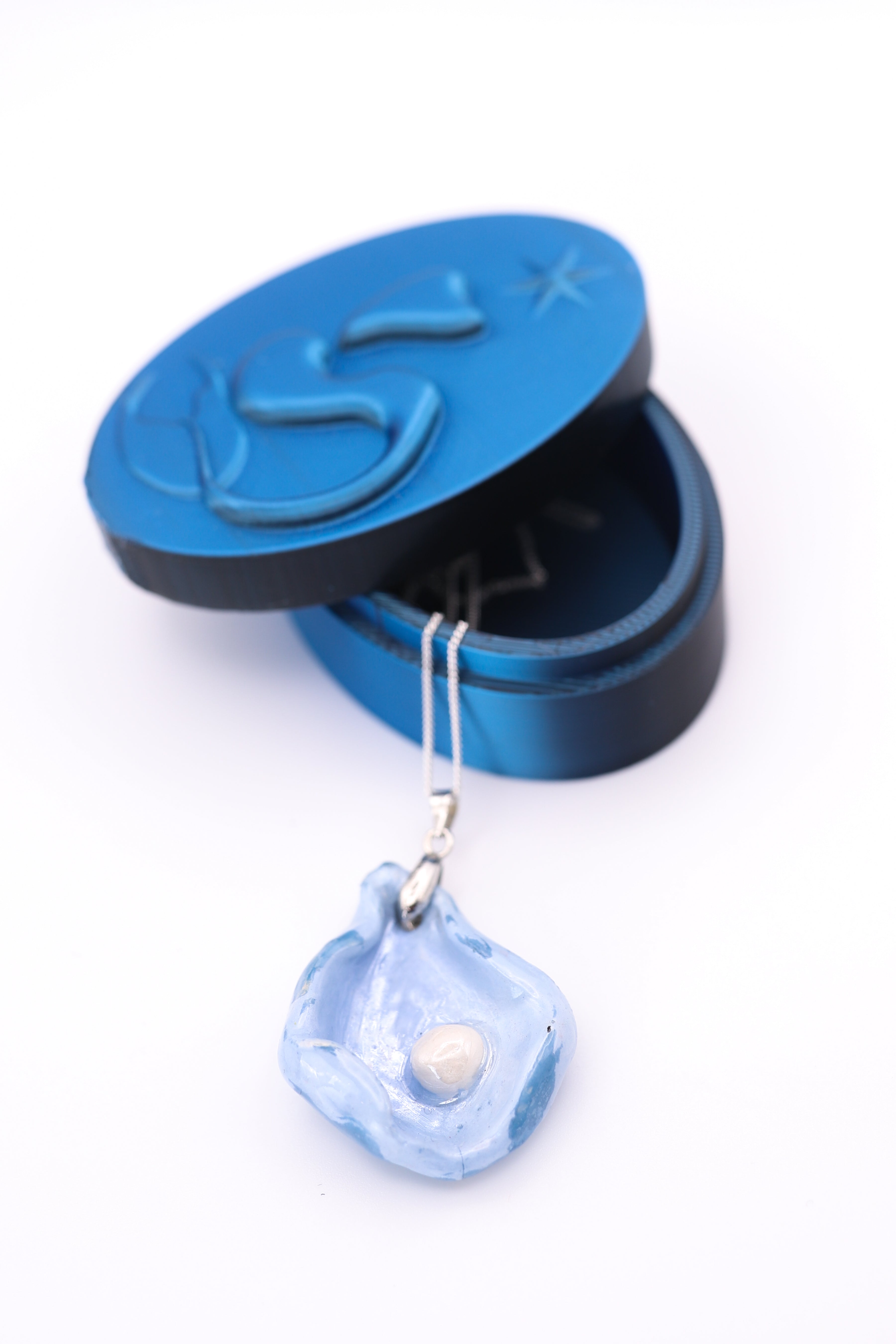 Light Blue Oyster Ceramic Necklace